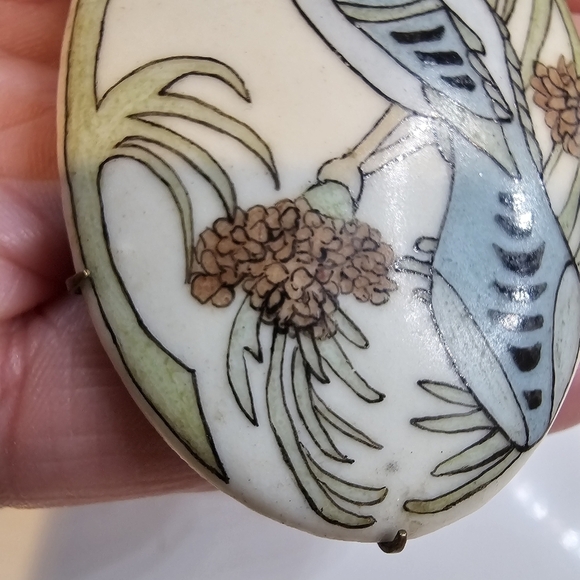 Vintage Bird Handpainted Brooch Pin Porcelain Floral Large Brass Back - Picture 8 of 8